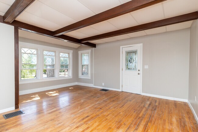 Primary Photo - N. Park St