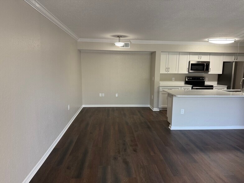 Building Photo - 705 Boardwalk Dr