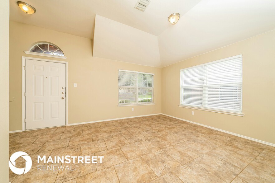 Building Photo - 623 Soledad St