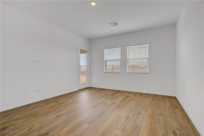 Building Photo - 12556 Heritage Hts Dr