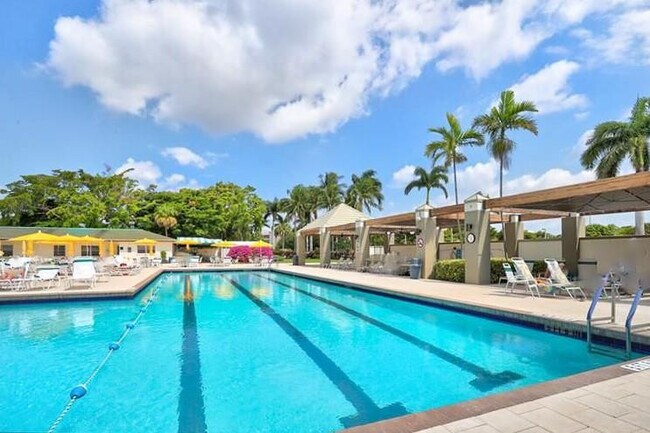 Building Photo - 1902 Bermuda Cir