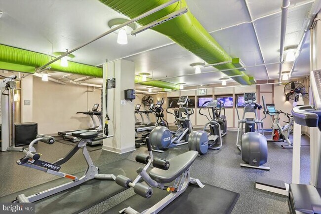 Building Photo - 1021 N Garfield St