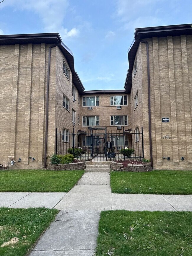 Primary Photo - Modern Condo Living in Secure, Gated Commu...