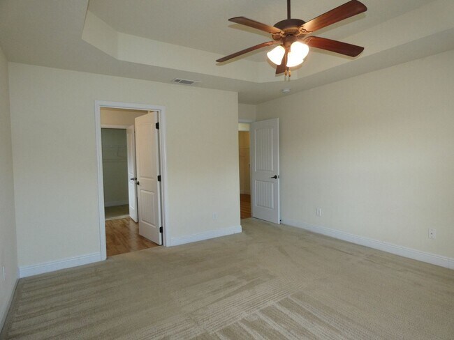 Building Photo - Charming 3-Bedroom Home