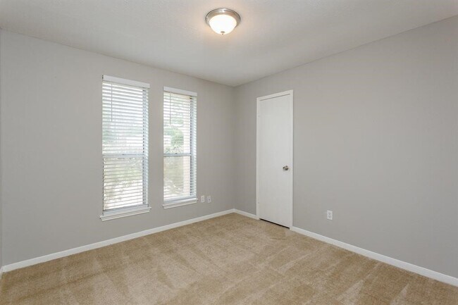 Building Photo - 2715 Colony Dr