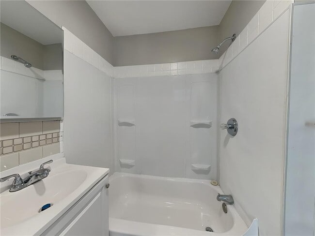 Building Photo - 1115 19th Ave NE