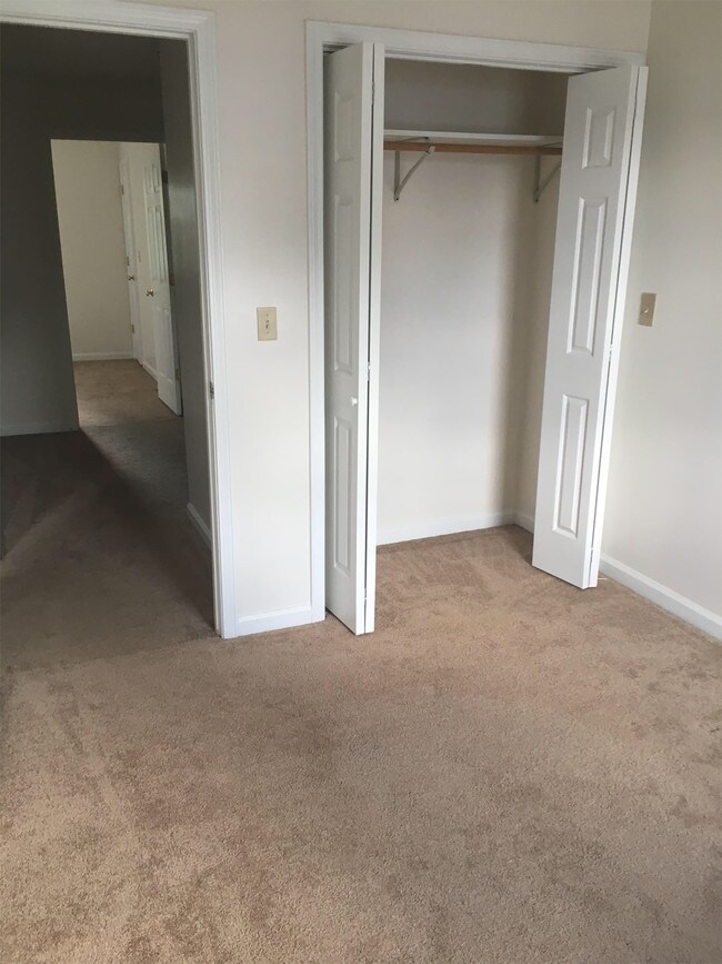 Building Photo - 3832 Sleepy Hollow Dr