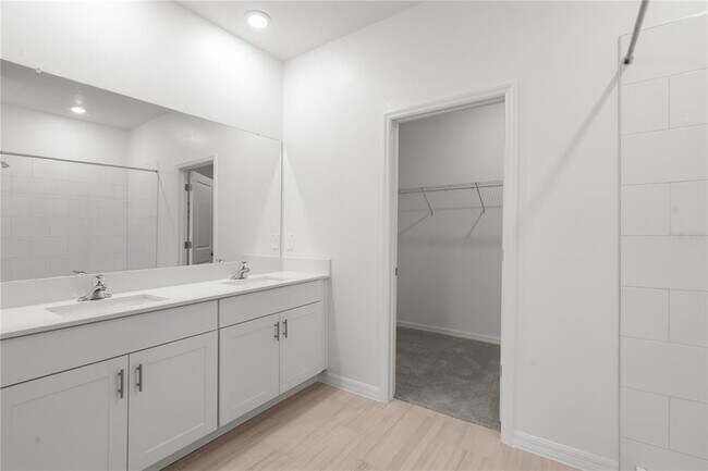 Building Photo - 18170 Pleasantview Blvd