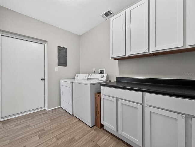 Building Photo - 510 N Barrow Ave