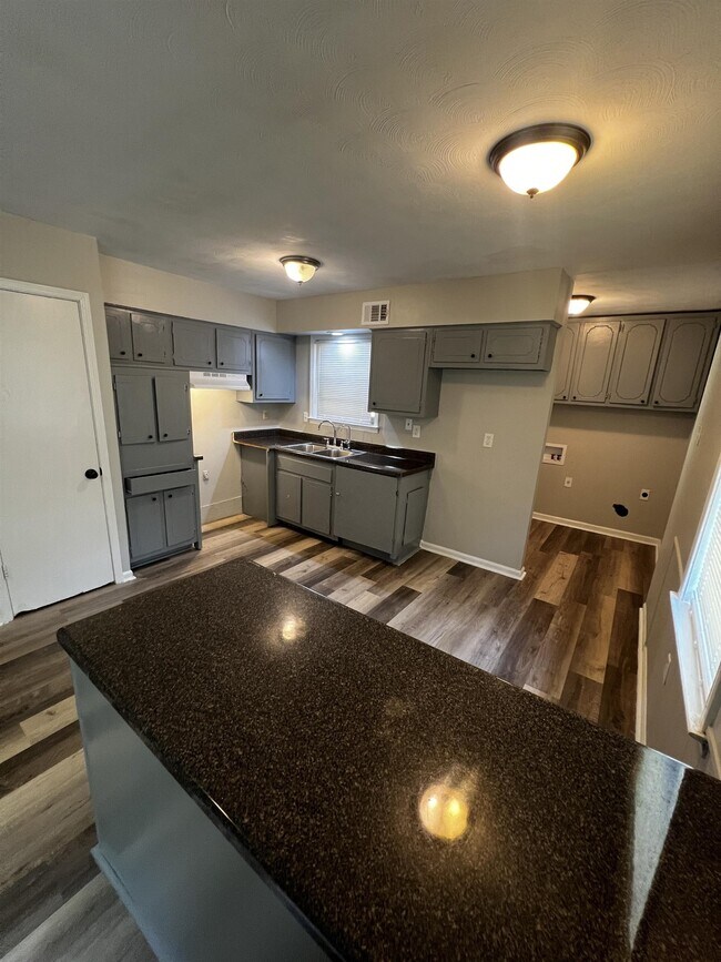 Building Photo - 3424 Gladstone Cove
