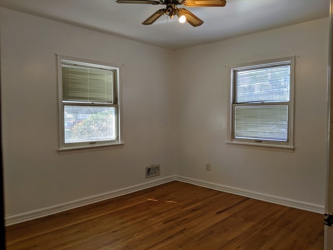 Building Photo - 1072 Amboy Ave
