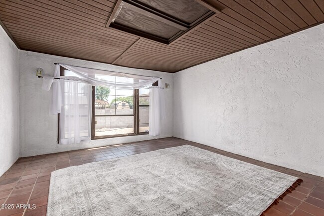 Building Photo - 1407 E El Camino Dr