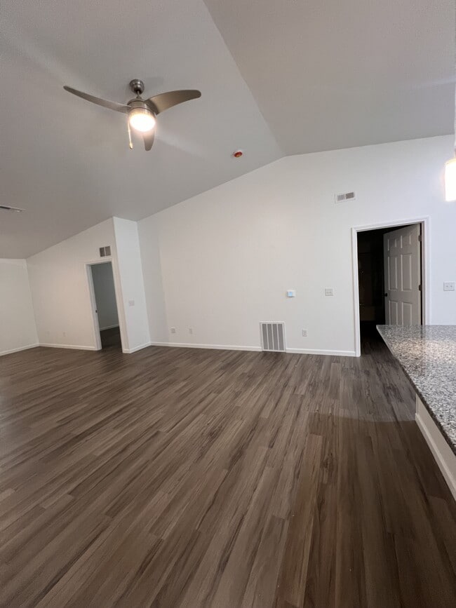 Building Photo - 209 Millersburg St