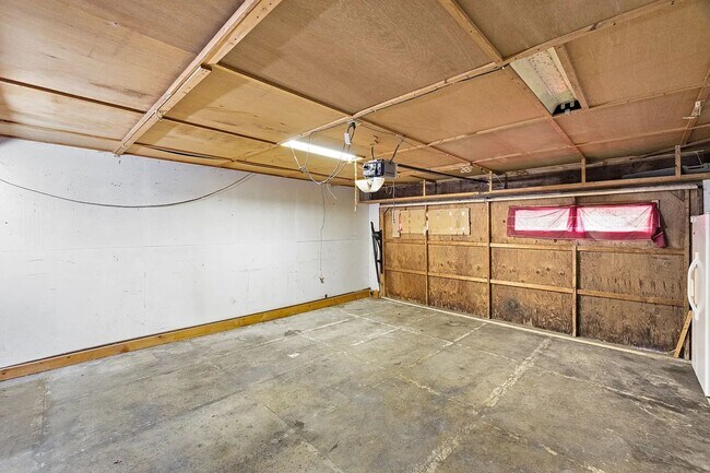 Building Photo - 995 Matthew Ct