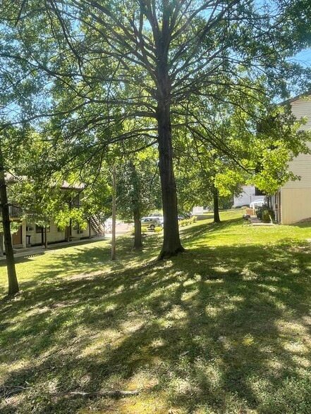 Building Photo - 398 Pinetree Ridge Ln