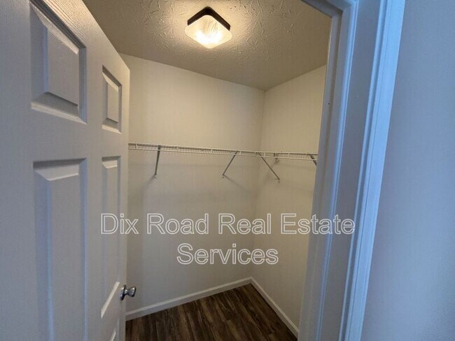 Building Photo - 2497 Deercove Ct.