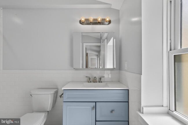 Building Photo - 541 N Orianna St