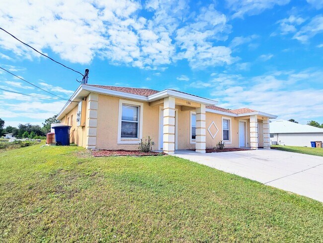 Primary Photo - Nice 3 Bedroom Duplex in Lehigh Acres