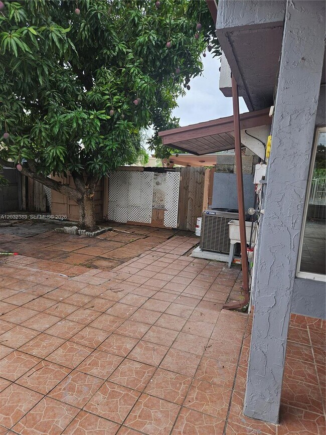 Building Photo - 9890 NW 80th Pl