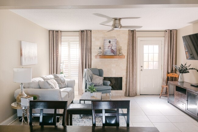 Primary Photo - 217 Clearview Pkwy