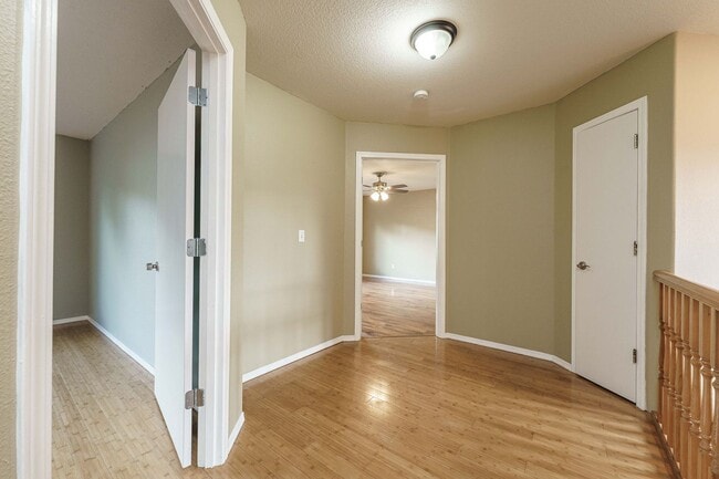 Building Photo - $500 Move In Special  4 Bedroom 2.5 Bath N...