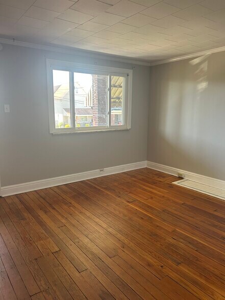 Building Photo - 4243 Gladstone St