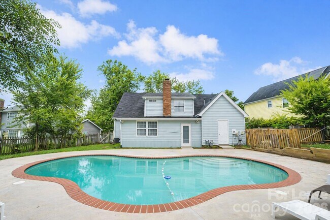 Building Photo - 9501 Pondside Ln