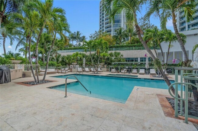 Building Photo - 3400 SW 27th Ave