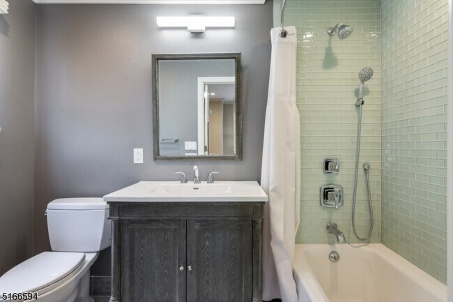 Building Photo - 23 Ruthven Pl