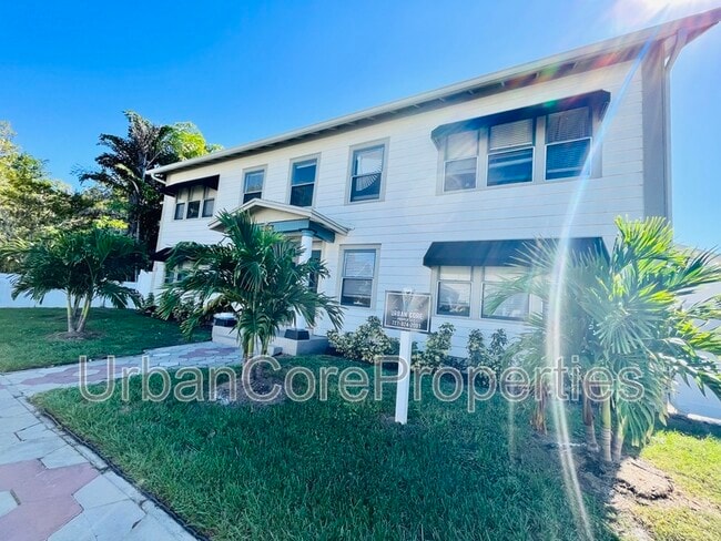 Building Photo - 236 10th Ave NE