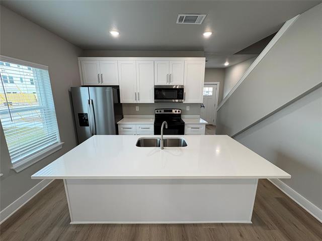 Building Photo - 422 S Lillian