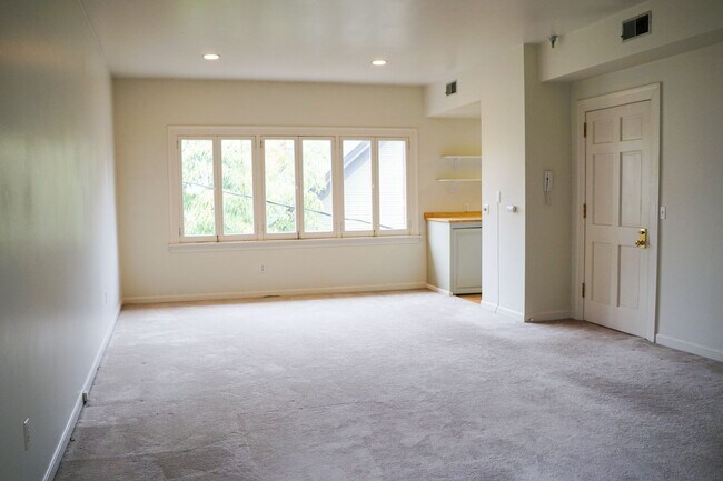 Building Photo - Spacious Nob Hill Historic Property with a...