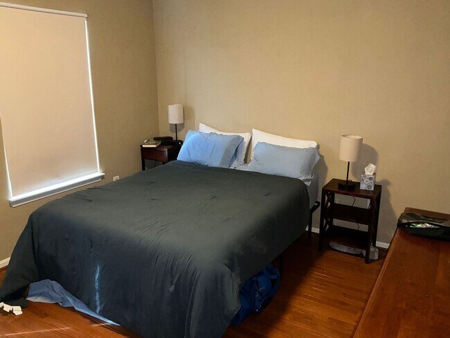 Building Photo - Very clean and well maintained 3BR 2 full ...