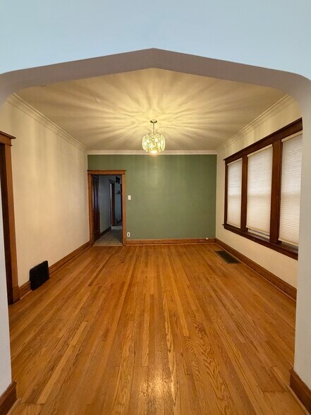 Building Photo - 2107 S 59th Ct