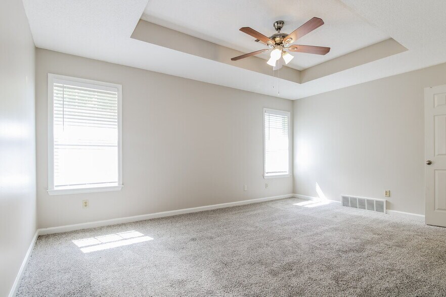Building Photo - 2362 Oak Springs Dr