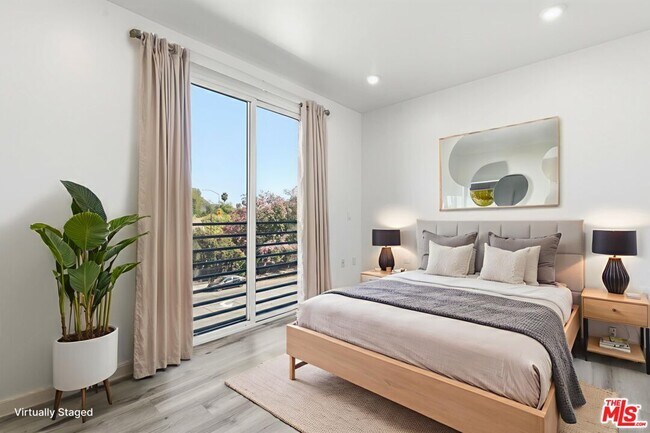 Building Photo - 11408 Sarah St