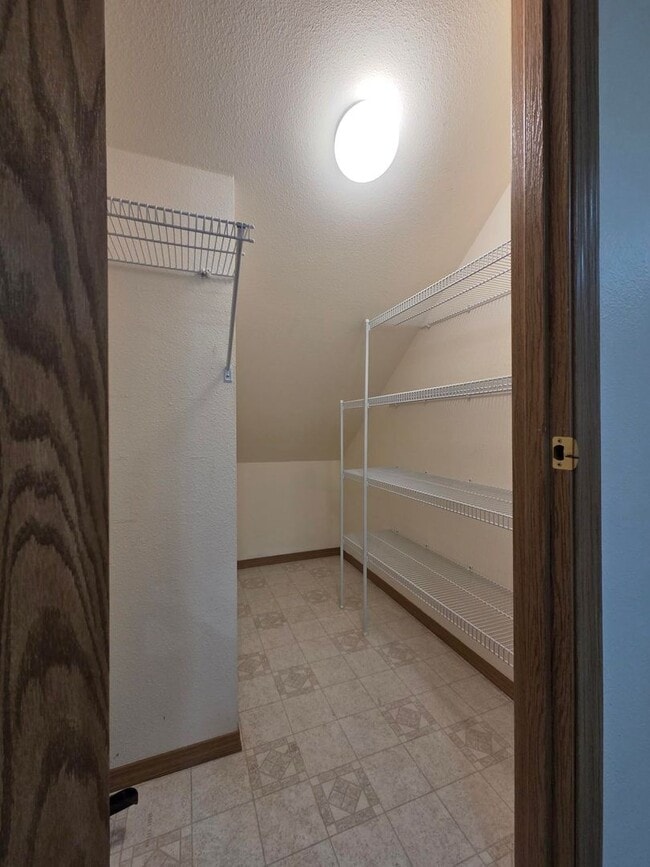 Building Photo - Beautifully updated home!