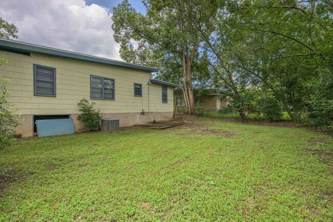 Building Photo - 1637 Atkamire Dr