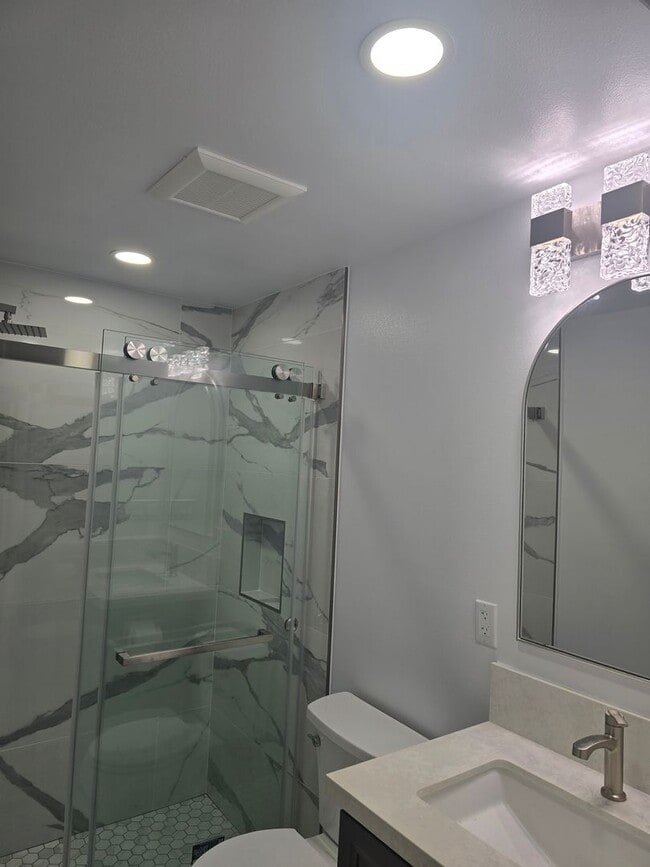 Building Photo - Cozy Unit in Westminster for Lease