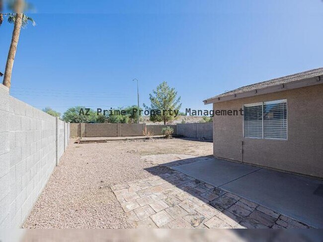 Building Photo - 619 E Jensen St