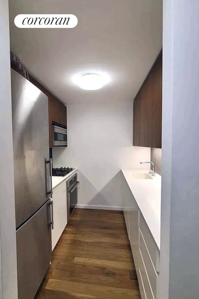 Building Photo - 515 E 72nd St