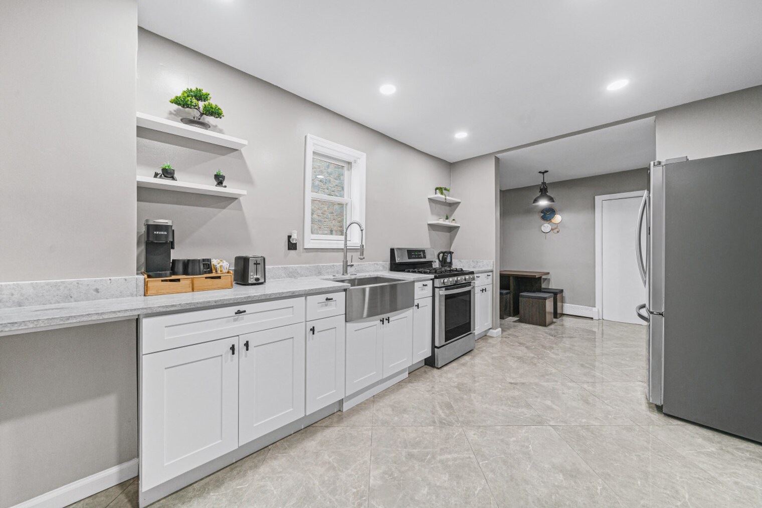 Building Photo - 529 Ave E