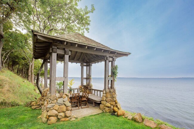 Building Photo - 21 Rawson Rd