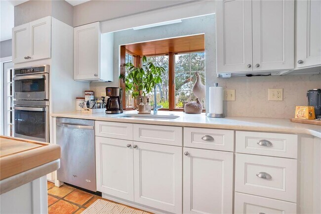 Building Photo - 8 Fernwood Trail