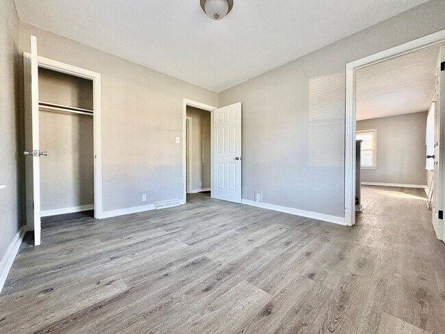 Building Photo - First full month of rent FREE!