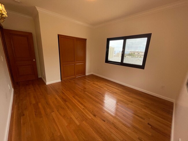Building Photo - 2045 Mott Smith Dr