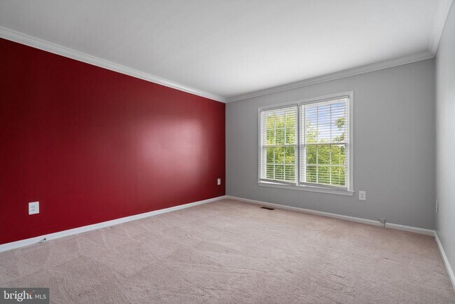 Building Photo - 8527 Silverview Dr
