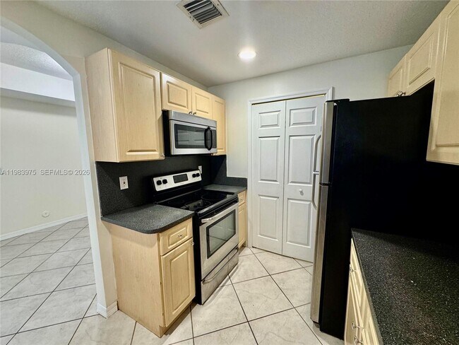 Building Photo - 6520 NW 114th Ave