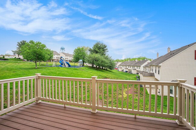 Building Photo - Beautiful 3 Bedroom Home