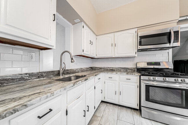 Building Photo - 1453 W 101st St